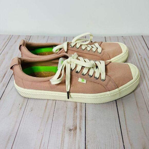 Cariuma Pink OCM Low Canvas Sneaker Shoes - Picture 1 of 9